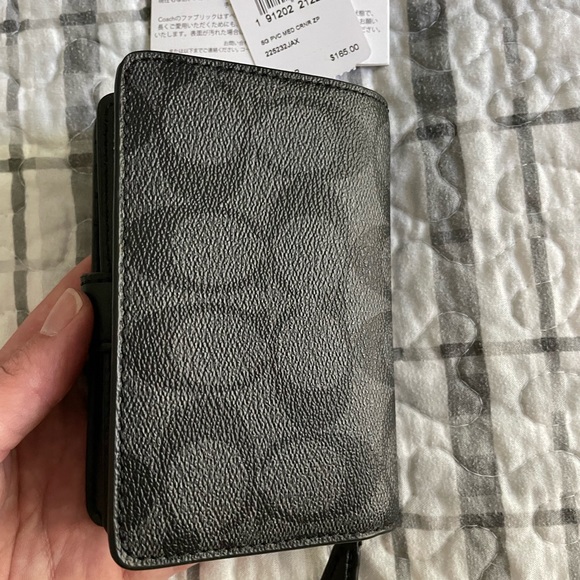 NWT Coach medium corner zip black & smoke - Picture 5 of 5